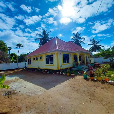 L&J Modern Backpackers Kigamboni Beach House Bed & Breakfast Dar-es-Salaam Eksteriør bilde