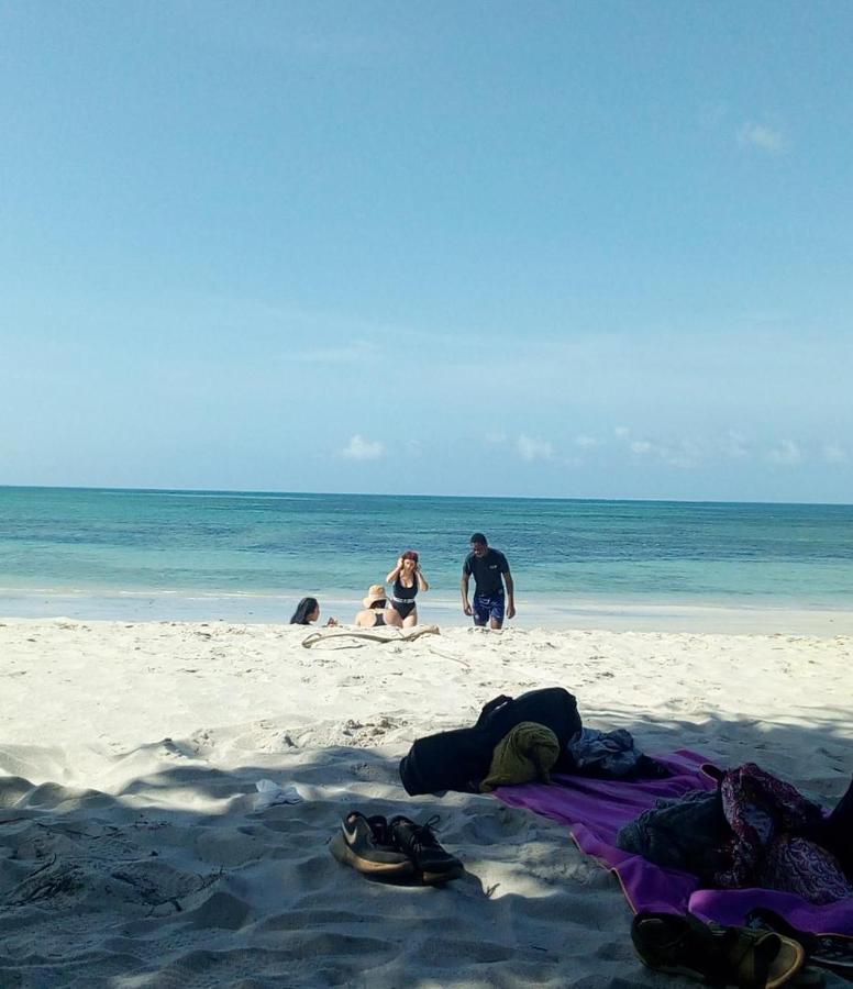 L&J Modern Backpackers Kigamboni Beach House Bed & Breakfast Dar-es-Salaam Eksteriør bilde