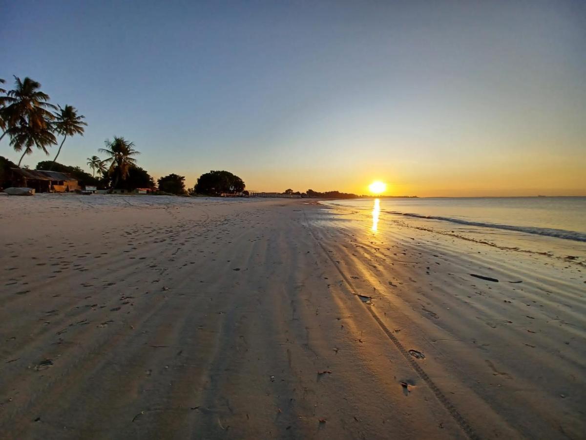 L&J Modern Backpackers Kigamboni Beach House Bed & Breakfast Dar-es-Salaam Eksteriør bilde