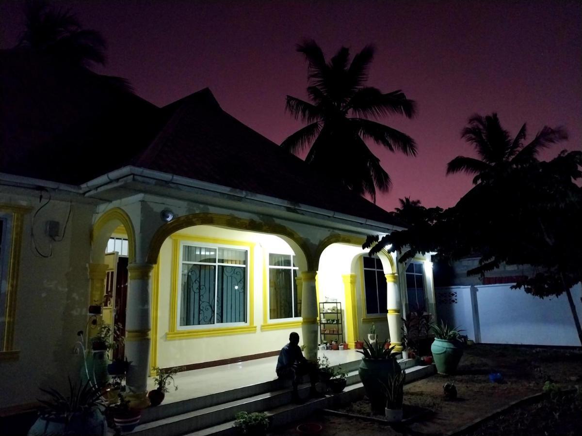 L&J Modern Backpackers Kigamboni Beach House Bed & Breakfast Dar-es-Salaam Eksteriør bilde