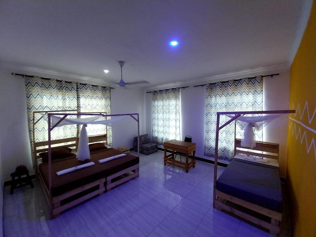 L&J Modern Backpackers Kigamboni Beach House Bed & Breakfast Dar-es-Salaam Eksteriør bilde