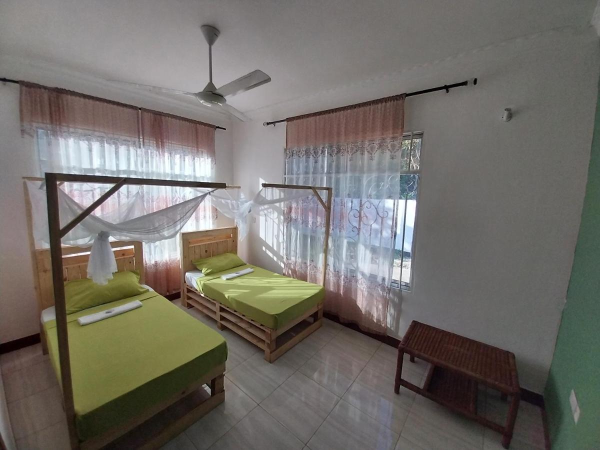 L&J Modern Backpackers Kigamboni Beach House Bed & Breakfast Dar-es-Salaam Eksteriør bilde