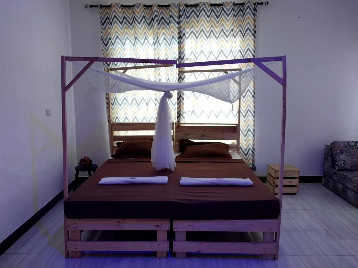 L&J Modern Backpackers Kigamboni Beach House Bed & Breakfast Dar-es-Salaam Eksteriør bilde