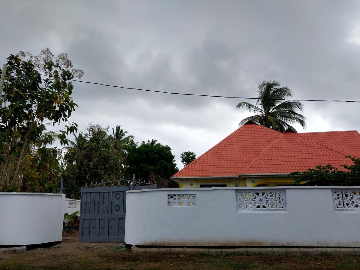 L&J Modern Backpackers Kigamboni Beach House Bed & Breakfast Dar-es-Salaam Eksteriør bilde