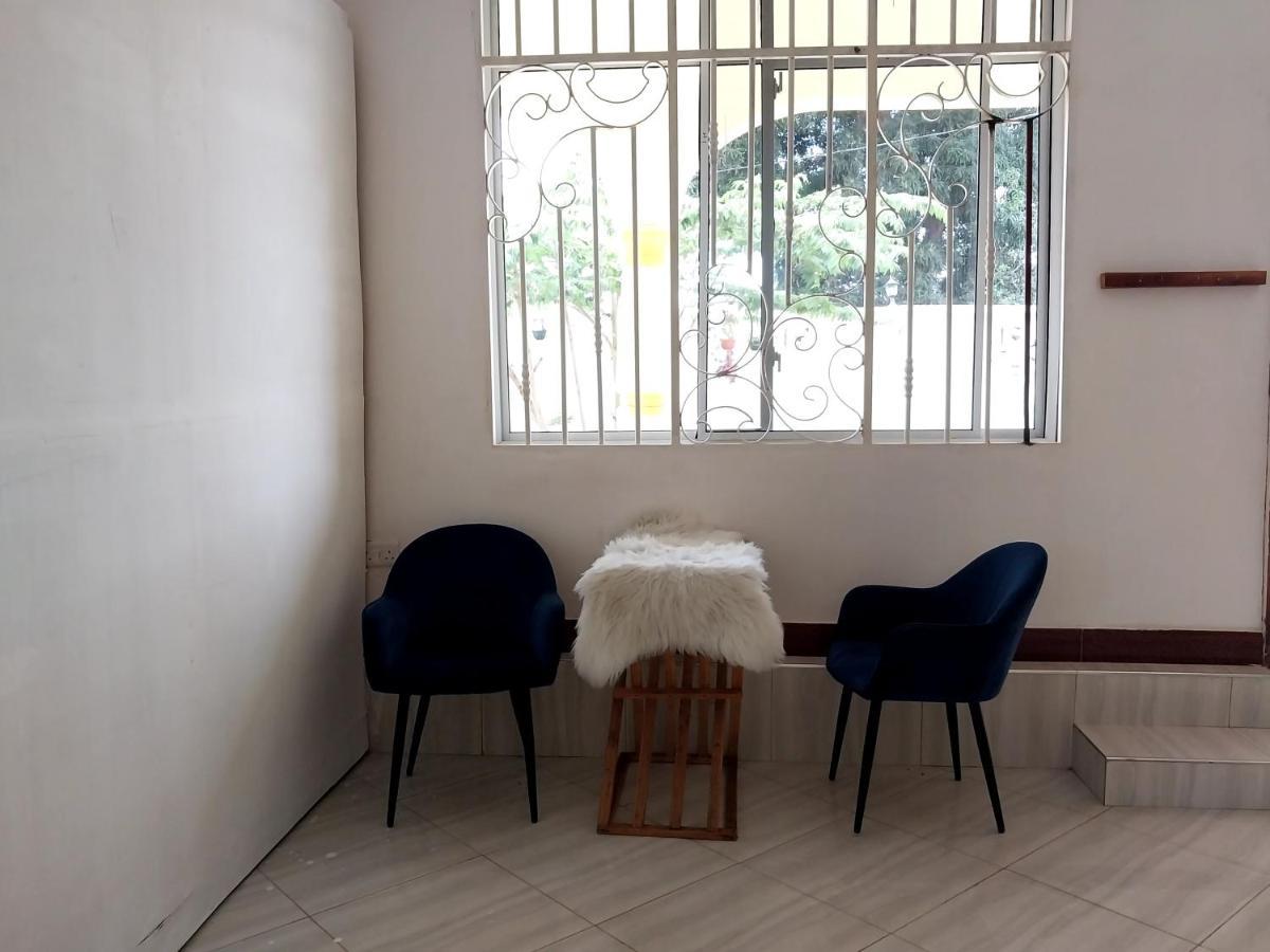 L&J Modern Backpackers Kigamboni Beach House Bed & Breakfast Dar-es-Salaam Eksteriør bilde