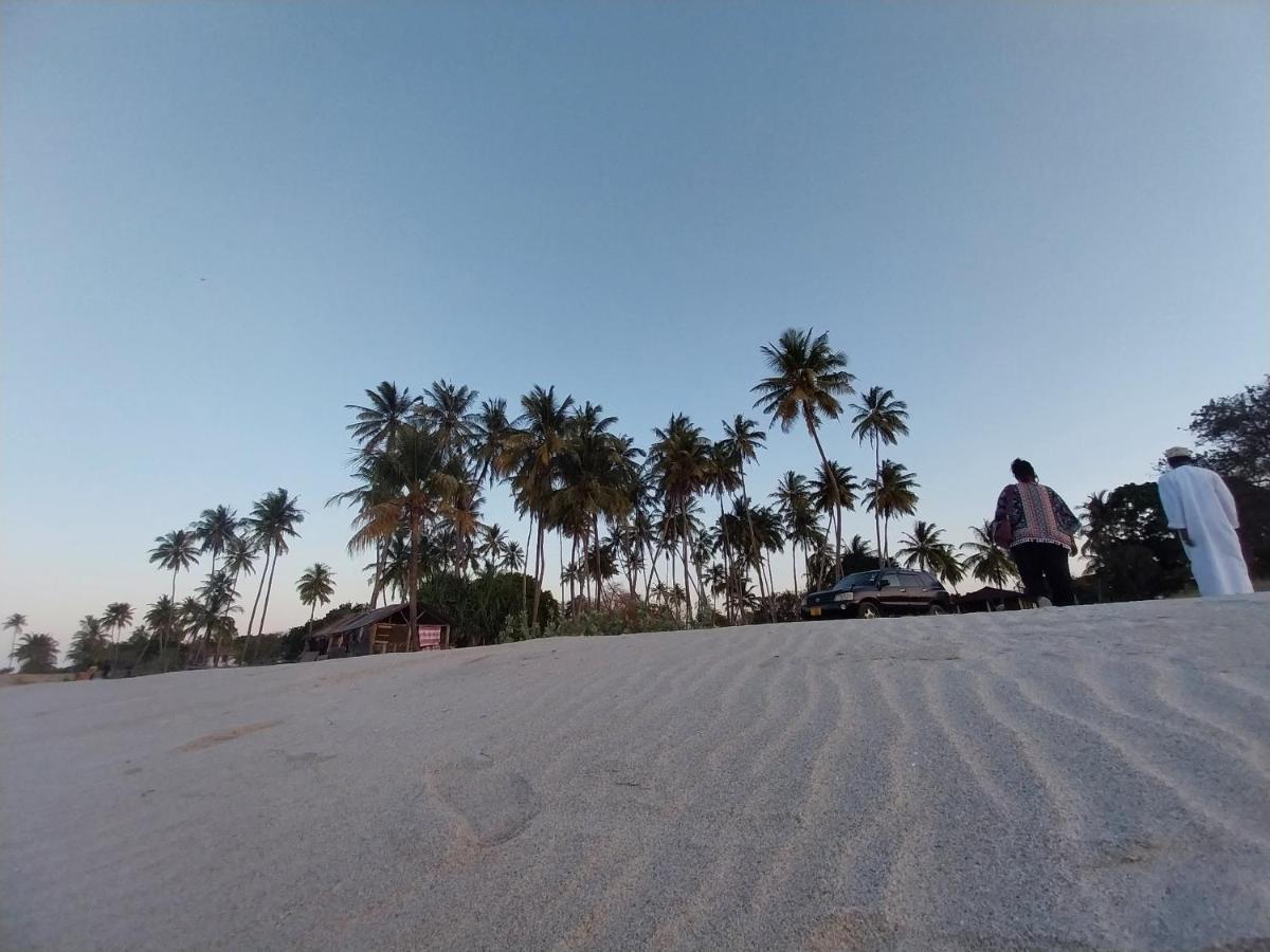 L&J Modern Backpackers Kigamboni Beach House Bed & Breakfast Dar-es-Salaam Eksteriør bilde