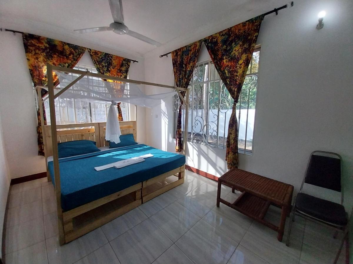 L&J Modern Backpackers Kigamboni Beach House Bed & Breakfast Dar-es-Salaam Eksteriør bilde