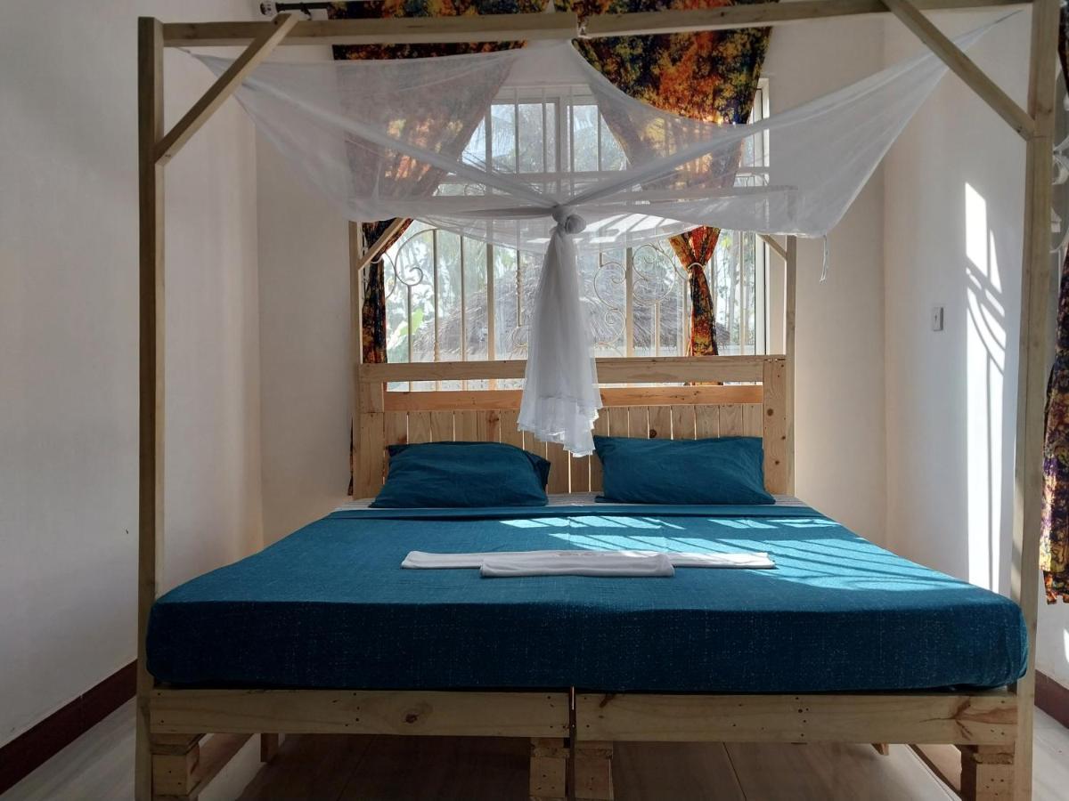 L&J Modern Backpackers Kigamboni Beach House Bed & Breakfast Dar-es-Salaam Eksteriør bilde