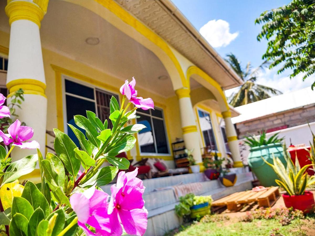 L&J Modern Backpackers Kigamboni Beach House Bed & Breakfast Dar-es-Salaam Eksteriør bilde