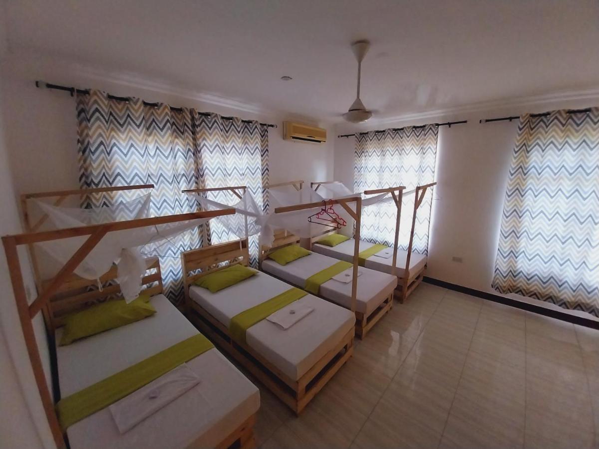 L&J Modern Backpackers Kigamboni Beach House Bed & Breakfast Dar-es-Salaam Eksteriør bilde